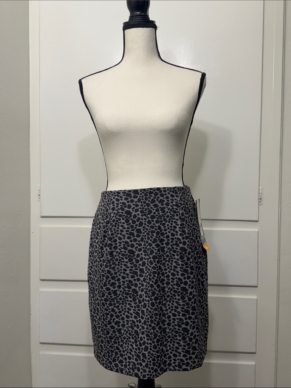NWT Briggs New York Black and Gray Leopard Print Mini Skirt